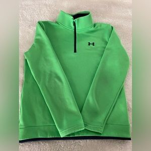 Boys under Armour pull over